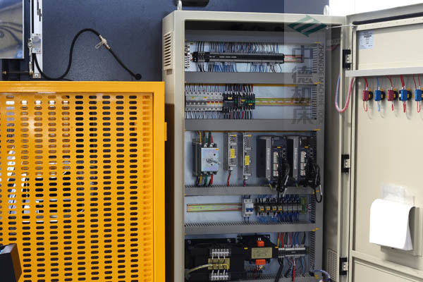 ZDPE8025-ESTUN原廠適配電氣箱總成，抗干擾能力強(qiáng)，電氣運(yùn)行穩(wěn)定.jpg